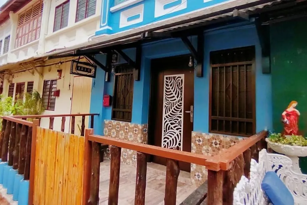 Small Unique 2 Storey Heritage House Villa George Town Holiday home